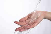 руки и вода